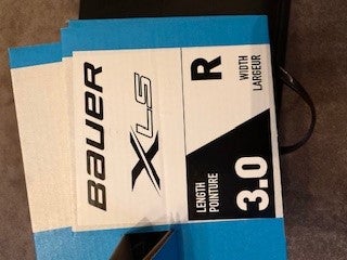 Bauer Hockey Skates Regular Width Size 3 (New)