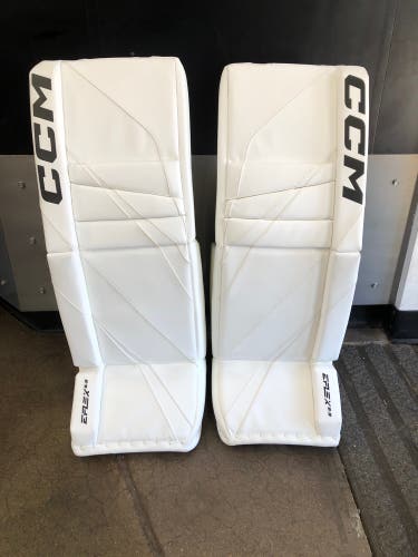 White 31" Intermediate CCM Extreme Flex E6.9 Goalie Leg Pads (New)
