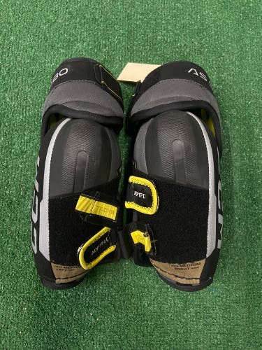 Senior Medium CCM Tacks AS 580 Elbow Pads (Used)