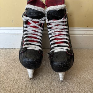 2017 Bauer Vapor X700 Hockey Skates Regular Width Size 4.5 (Used)