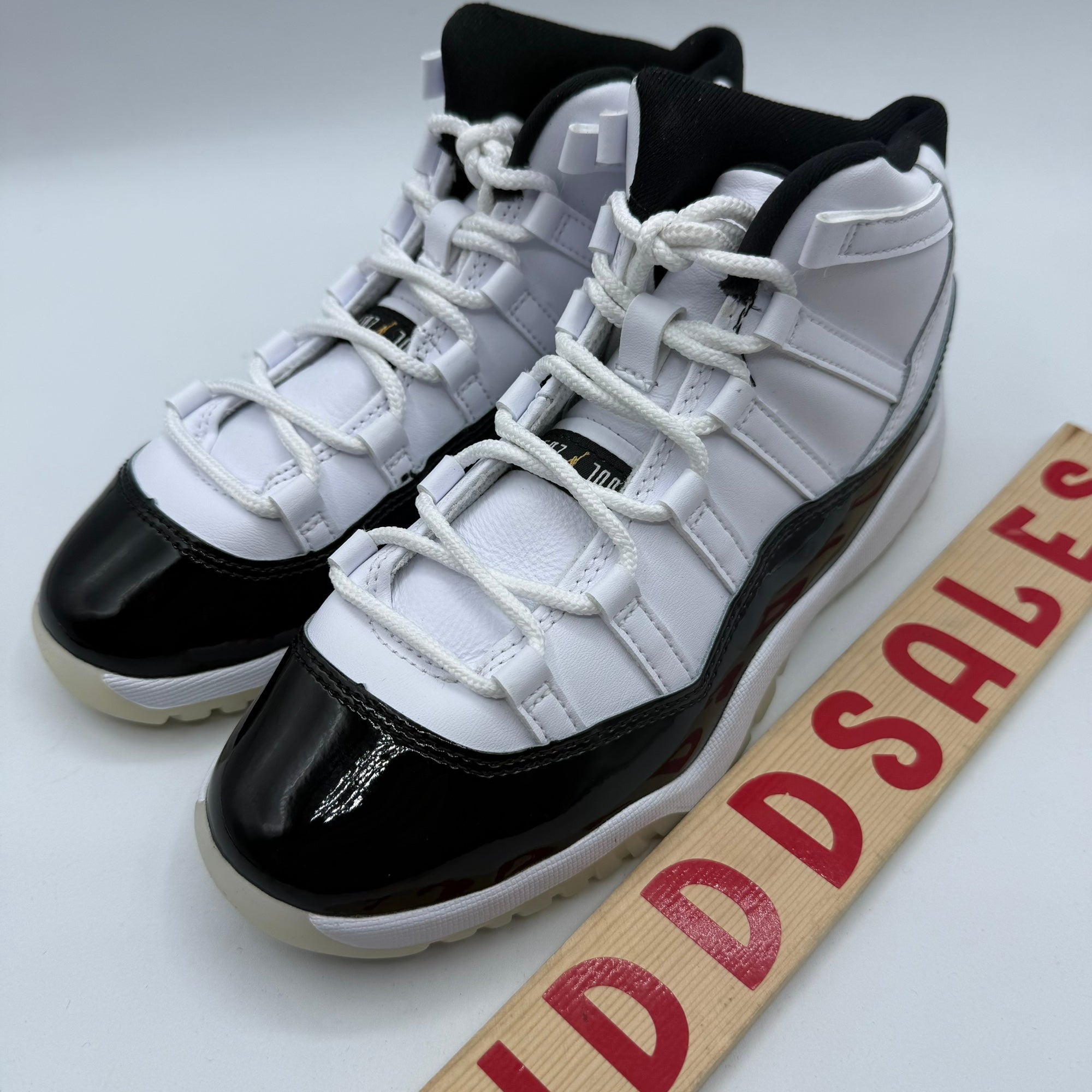 NIKE AIR JORDAN 11 RETRO Gratitude 27.5