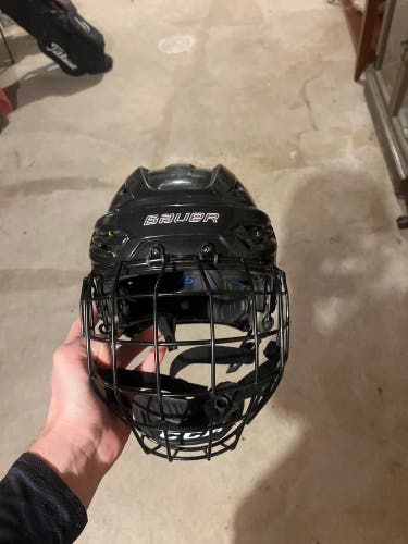 Medium Bauer Re-Akt Helmet (Used)