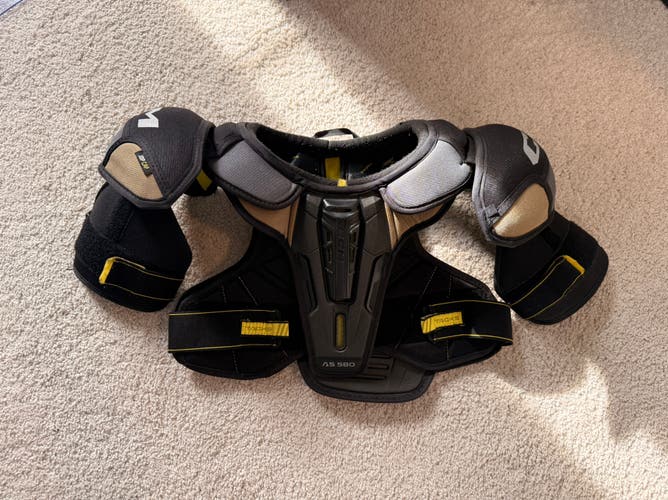 Small Senior CCM Tacks AS 580 Shoulder Pads (Used)