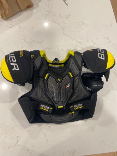 Small Junior Bauer Supreme Mach Shoulder Pads (Used)