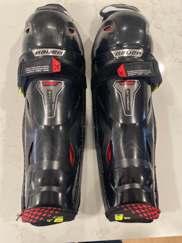 Junior Bauer Vapor Hyperlite 12" Shin Pads (Used)