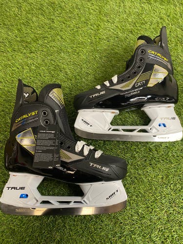 Senior True Catalyst 7 Hockey Skates Regular Width 7.5 (New)