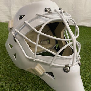 White Senior LGR-CAT316 Pro Goalie Mask (Used)