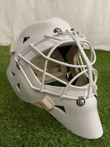 White Senior LGR-CAT316 Pro Goalie Mask (Used)