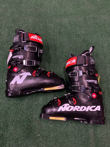 US Size 8 Nordica Dobermann World Cup 110 Ski Boots Medium Flex (New)