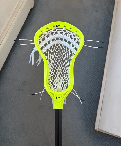 Nike Lakota 4 (L4) strung new