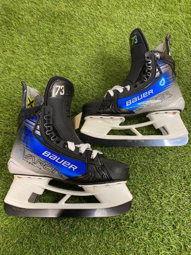 Senior Bauer Vapor Hyperlite 2 Hockey Skates Pro Stock R: 6 5/8 L: 7 (New)