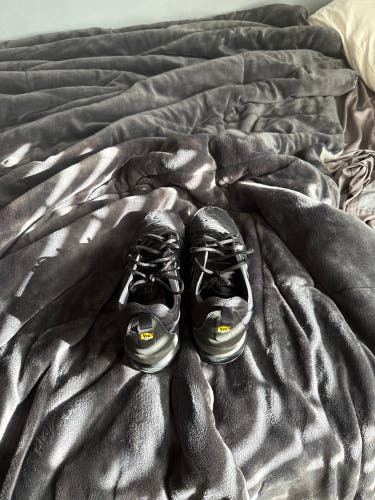 Black Men's Size M 12.0 (W 13.0) Adult Nike Air Max Plus Shoes (Used)