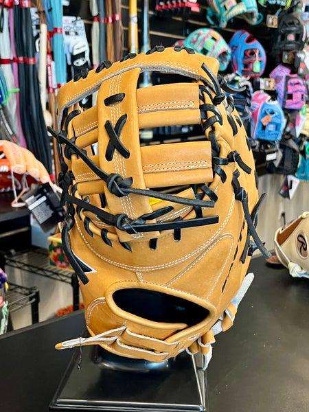 DISPLAY MODEL | Easton Color Splash Pro-Collection 13" 1B Fastpitch Softball Mitt | FAST SHIP