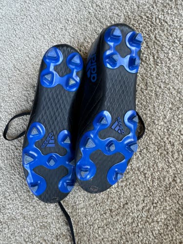 Black / blue Unisex 5Y (Big Kids / Youth) Adidas Goletto VIII Cleats (Used) and SHIN guards