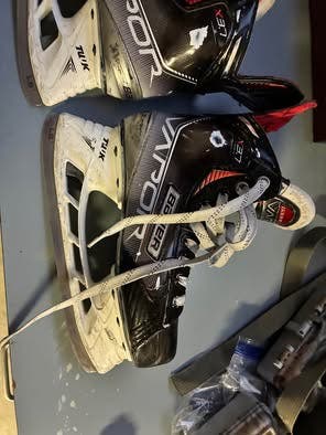 Bauer Vapor X3.7 Hockey Skates Extra Wide Width Size 4.5 (Used)