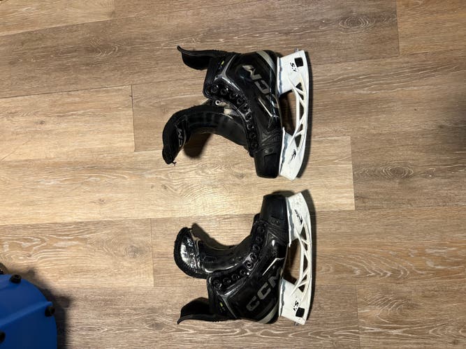 CCM Tacks XF 90 Hockey Skates Regular Width Size 4.5 (Used)