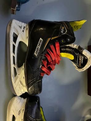 Bauer Supreme S29 Hockey Skates Regular Width Size 5.5 (Used)