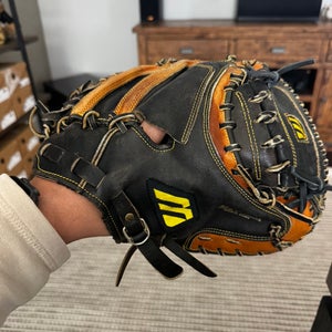 Mizuno Max Flex MZSC 35 (Used)