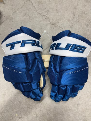 13” True Catalyst 9X Pro Colorado Avalanche Gloves Pro Stock (New) NHL