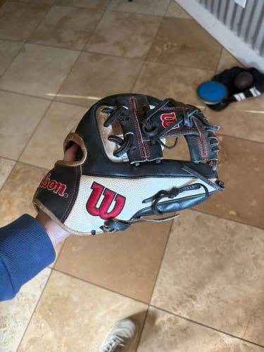 Wilson A2000 RH Infield Baseball Glove 11.5" (Used)