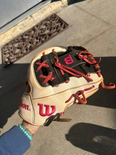 Wilson A2000 RH Infield Baseball Glove 11.5" (Used)
