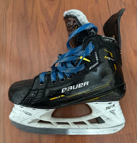 2022 Bauer Supreme M5 Pro Hockey Skates Regular Width Size 2.5 (Used)