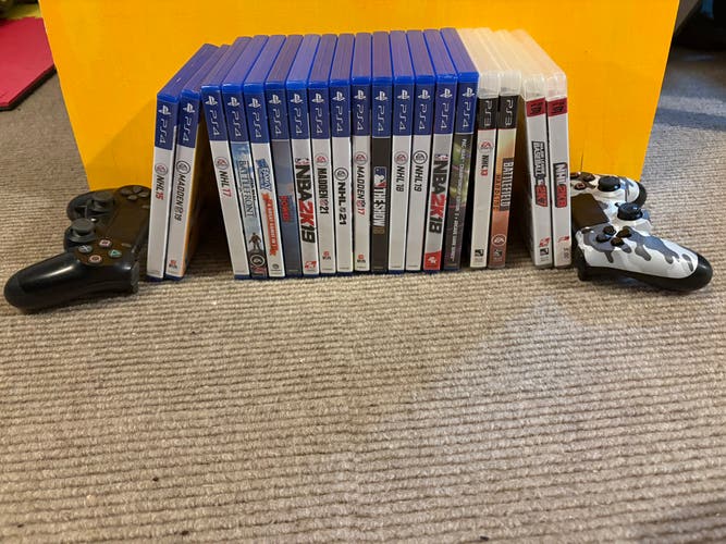 Ps4 with games and three controllers (Used)