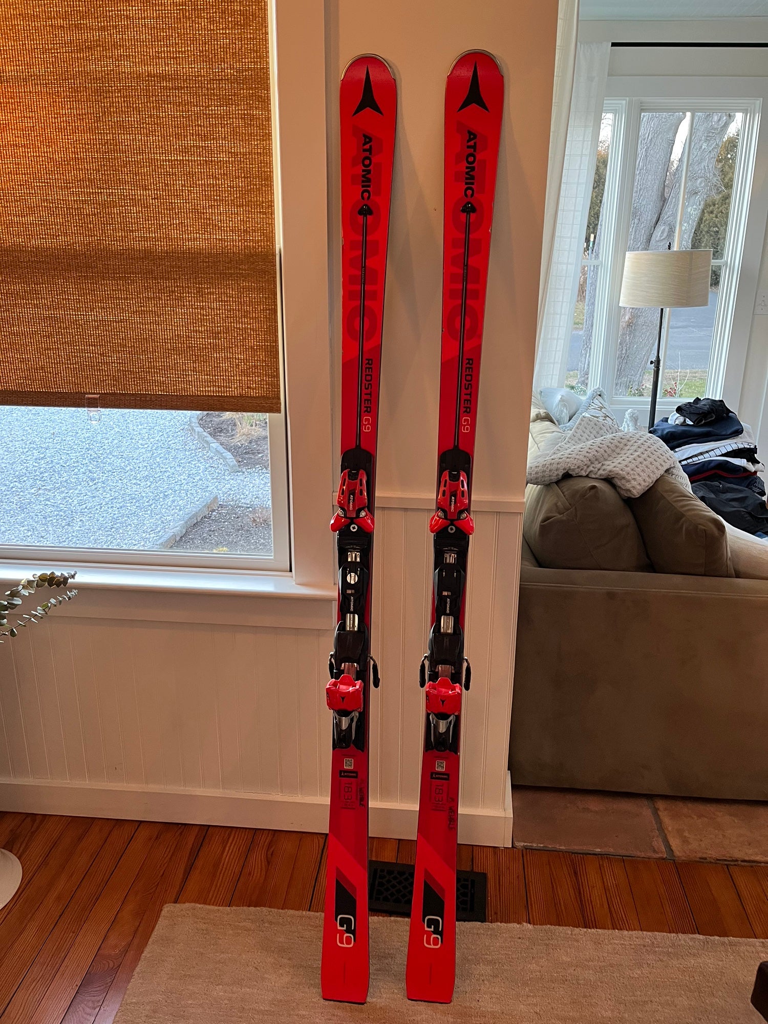 183 cm Atomic Redster G9 Skis With Bindings Max Din 14 (Used