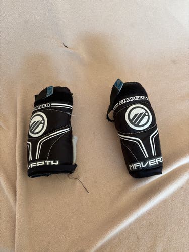 Junior Medium Maverik Charger Elbow Pads (Used)