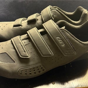 Black Men's Adult Size M 9.5 (W 10.5) Louis Garneau Cycling Shoes (New)