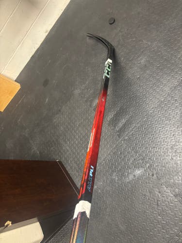 Senior CCM JetSpeed FT8 Pro Right Handed Hockey Stick P29 70 Flex (New)