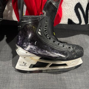 2023 Bauer Vapor Hyperlite 2 Hockey Skates Regular Width 10 (Used)