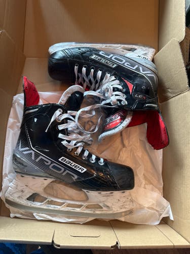 2021 Bauer Vapor X3.7 Hockey Skates Regular Width 9.5 (Used)