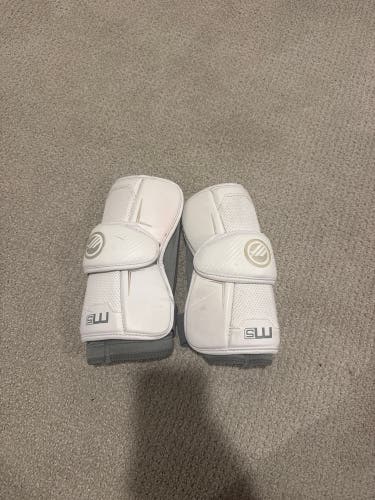 Medium/Large Youth Maverik M5 Arm Pads (Used)
