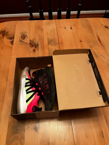 Men's Size M 7.0 (W 8.0) Adidas Shoes (Used)