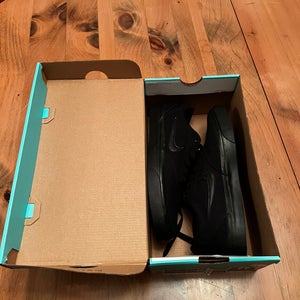 Men's Size M 7.5 (W 8.5) Nike Shoes (Used)