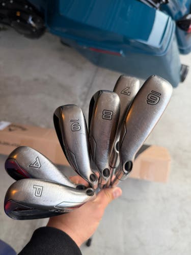 Men's 2010 Callaway Diablo Edge Right Handed Iron Set Regular Flex (6 Clubs) #6 - #9, PW, AW Steel S