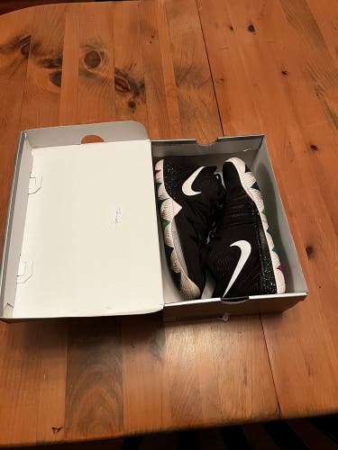 Men's 6Y (Big Kids / Youth) Nike Kyrie 5 Shoes (Used)