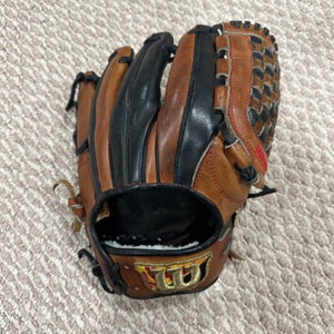 Wilson Staff RH Pitcher's Baseball Glove 12" (Used)