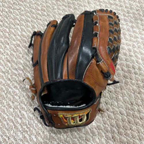 Wilson Staff RH Pitcher's Baseball Glove 12" (Used)