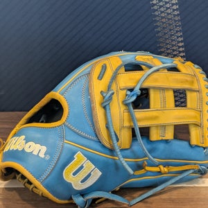 Outfield RH Wilson A2000 Baseball Glove 12.75" (Used)