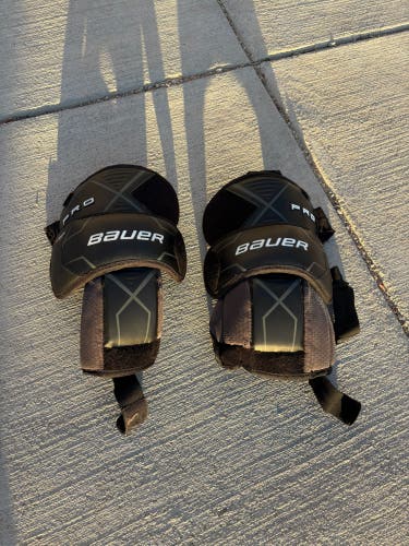Senior Bauer goalie knee pads