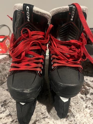 Size 8 CCM EFlex 6.5 Goalie Skates Regular Width (Used)