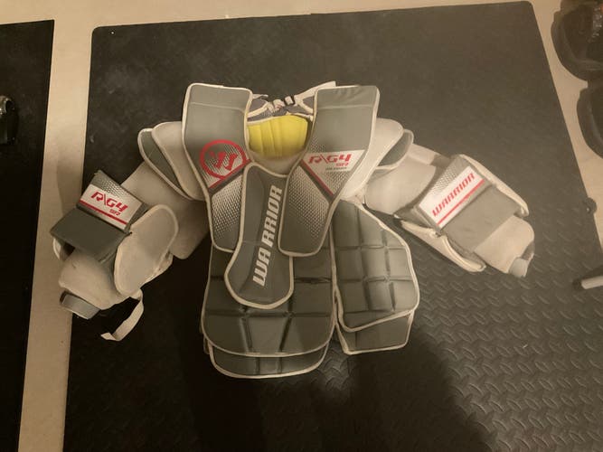 Medium Warrior Ritual G4 Goalie Chest Protector (Used)