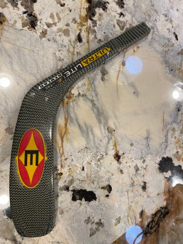 New Rare Sr Easton Kevlar Yzerman Right Handed Hockey Stick Blade