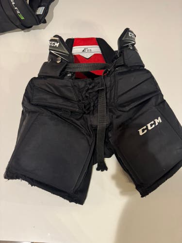 Junior Medium CCM Extreme Flex 2.5 Hockey Goalie Pants (Used)