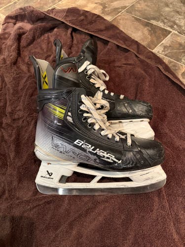 2023 Bauer Vapor Hyperlite 2 Hockey Skates 8.5 (Used)