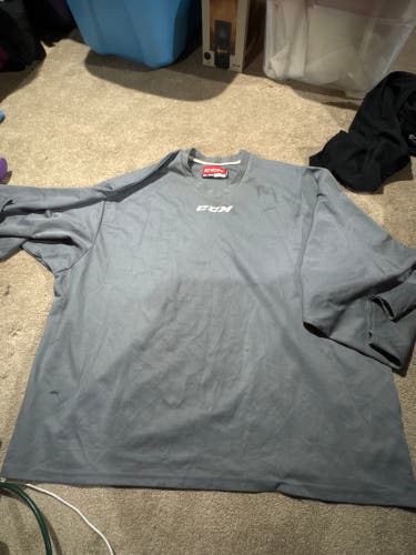 Gray Goalie Cut Adult Unisex CCM Jersey (Used)