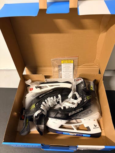 2023 Bauer Vapor Hyperlite 2 Hockey Skates 8.5 (New)