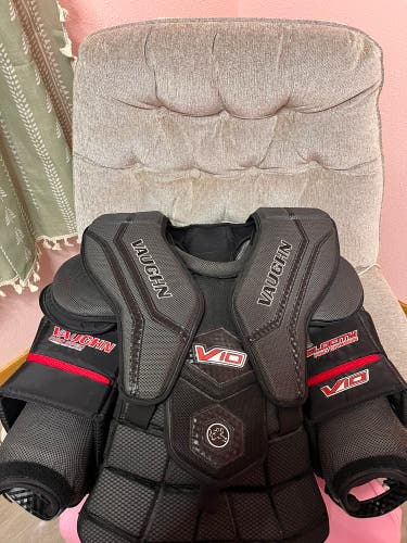 Small Vaughn Velocity V10 Pro Carbon Goalie Chest Protector (Used)